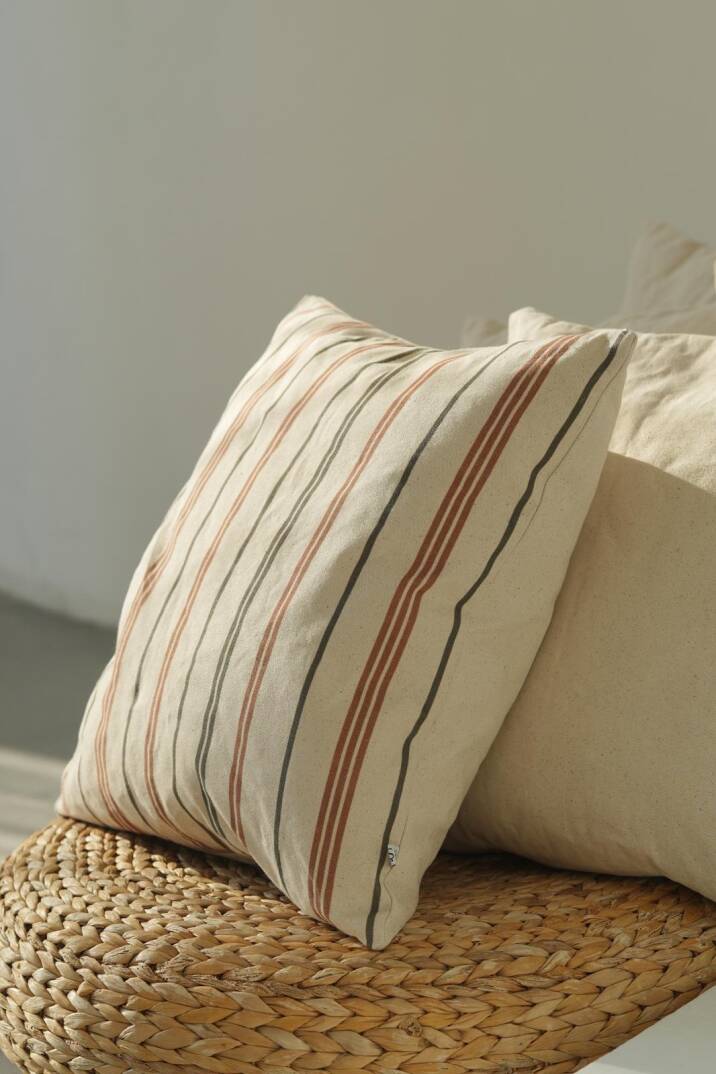 Dikey Çizgiler Kanvas %100 Pamuk 45x45 Kırlent Kılıfı - 2