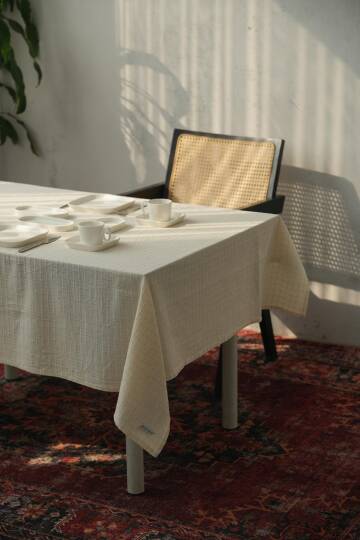Kare Dokulu Masa Örtüsü 145x200