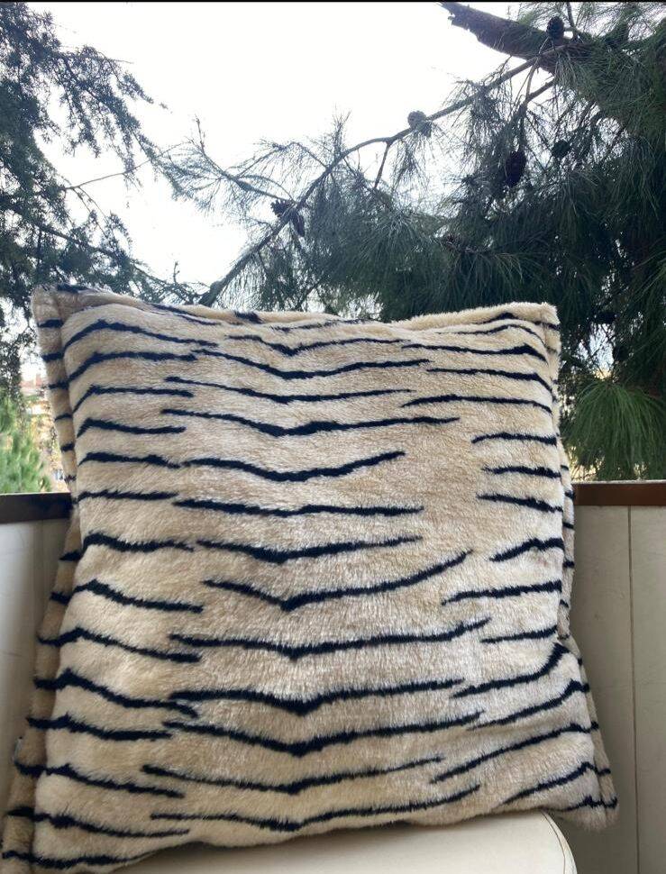 Peluş (İçi Dolgulu) Kırlent  - 1